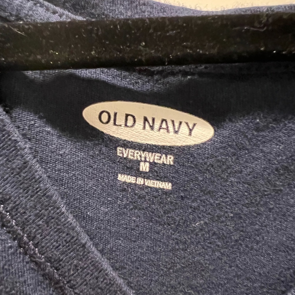 old navy tee - Picture 2 of 2